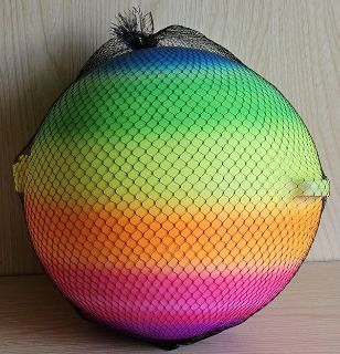 Obrázek z Míč 21cm duhový na pružince v síťce 
